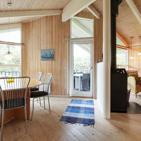 Danika - 800m From The Sea In Ne Jutland By Interhome Hals