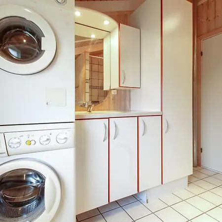 Danika - 800m From The Sea By Interhome Hals